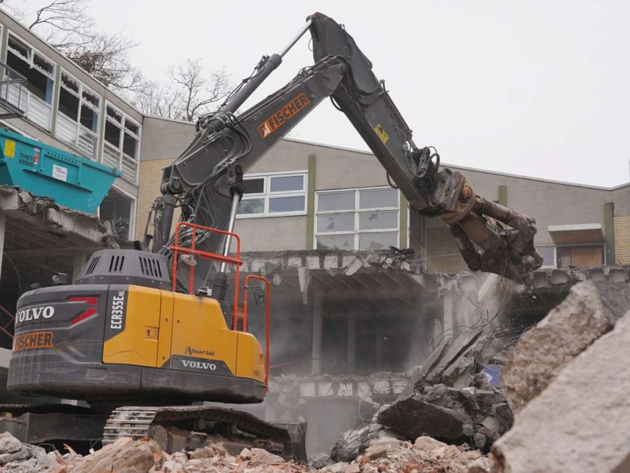 Bauarbeiten in Stuttgart-Ost: Abriss der alten  Hauswirtschaftlichen Schule hat begonnen