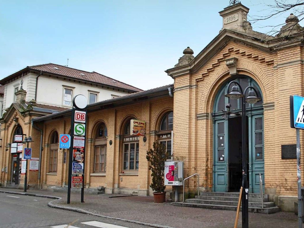 Städtebau in Stuttgart-Untertürkheim: Die Stadt will den Bahnhof erwerben