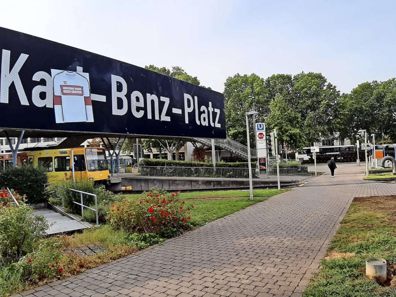BW von oben – Untertürkheim: Karl-Benz-Platz: der ungeliebte Verkehrsknoten